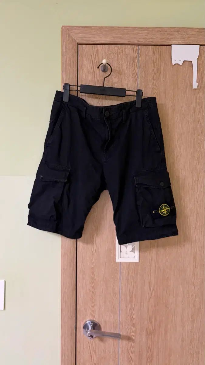 STONE ISLAND ワッペン カーゴ ハーフ パンツ 出品