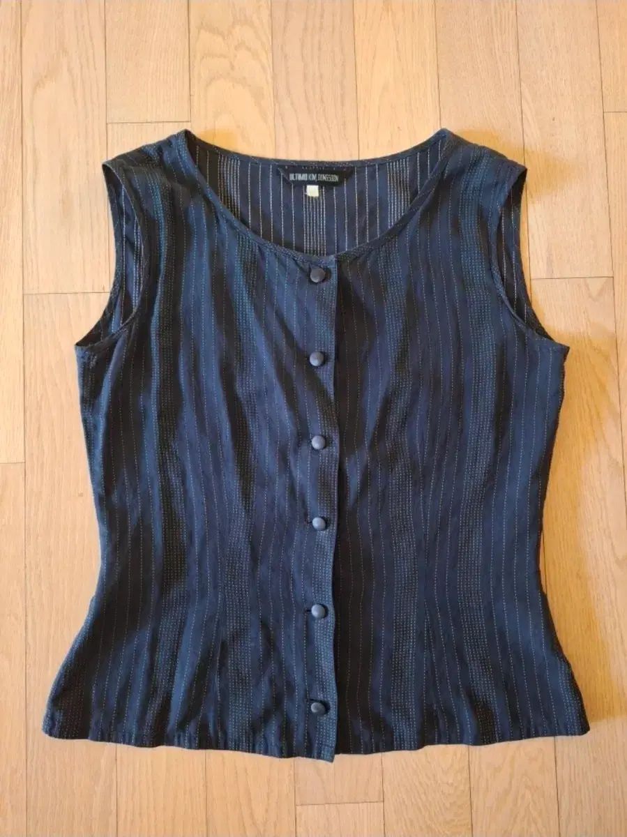 ウールTシャツキム・ドンスン スリーブレス
