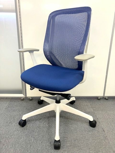 【東京都限定送料2200円も可】オカムラ　シルフィーチェア　ハイバック　固定肘　メッシュ　ミディアムブルー　2021年製　在宅