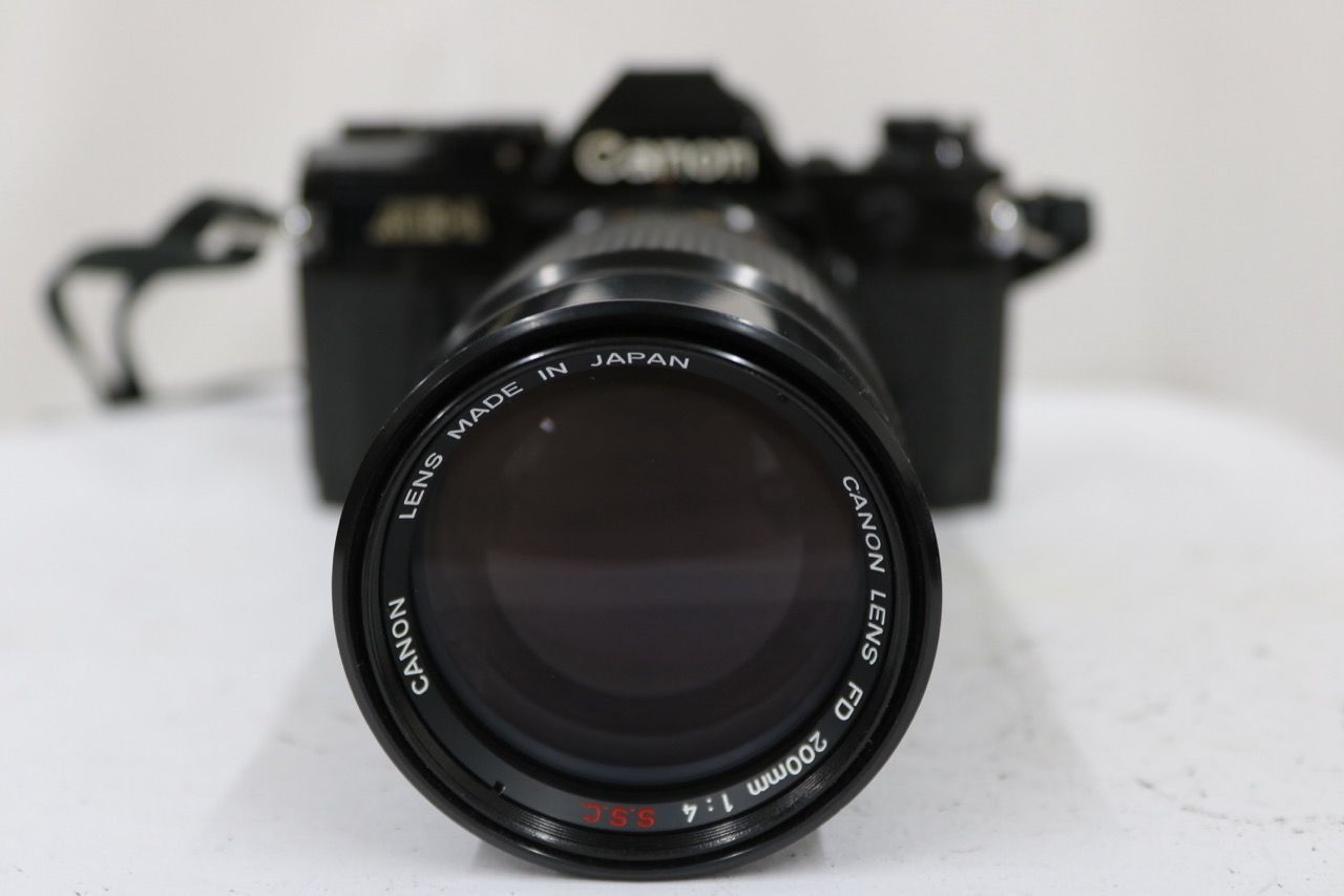 【返品保証】 キャノン Canon AE-1 ブラック FD 200mm F4 SSC ボディレンズセット e13075