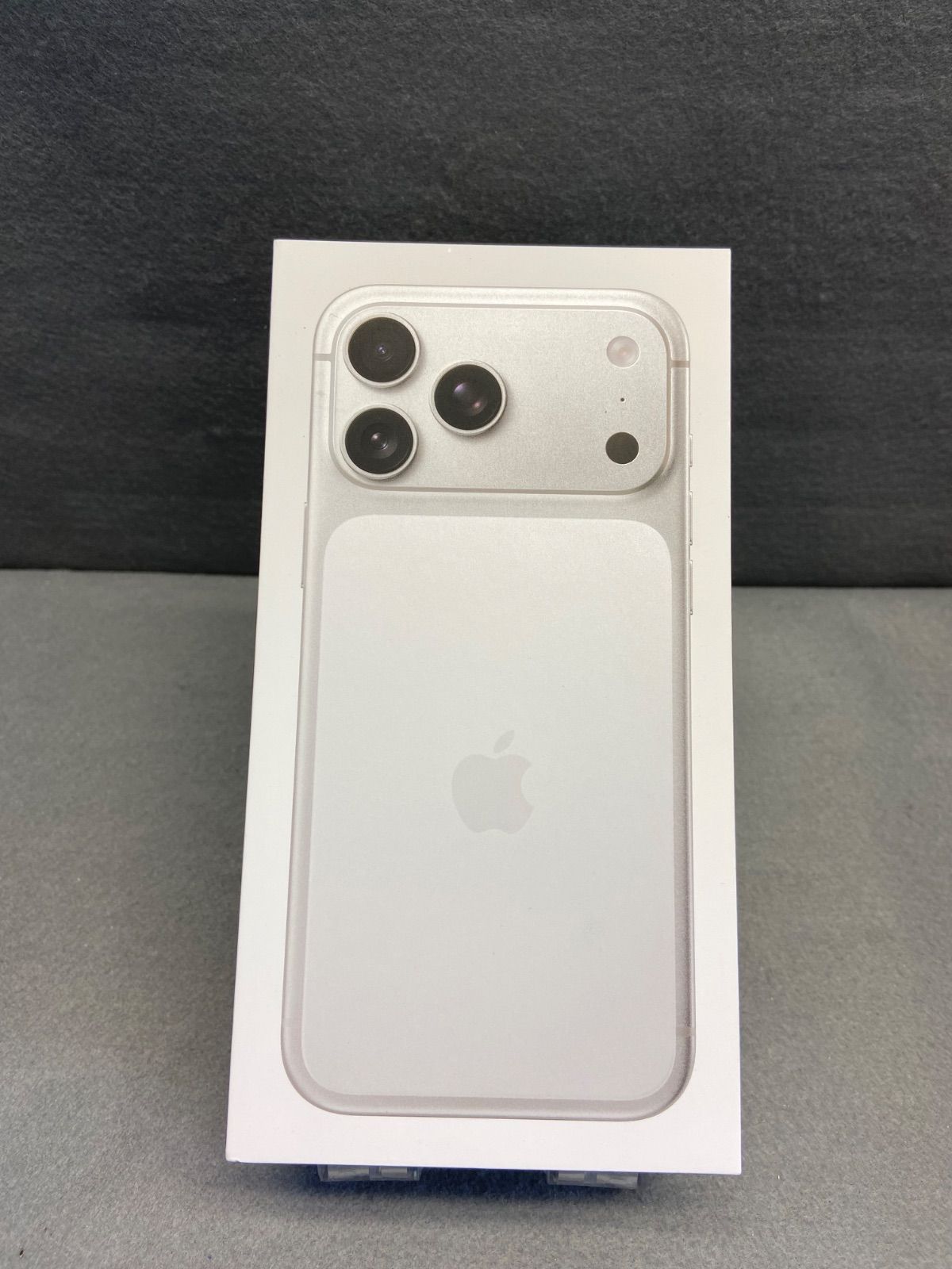 新品未開封 Appleストア版 SIMフリー iPhone17 Pro Max 512GB シルバー色