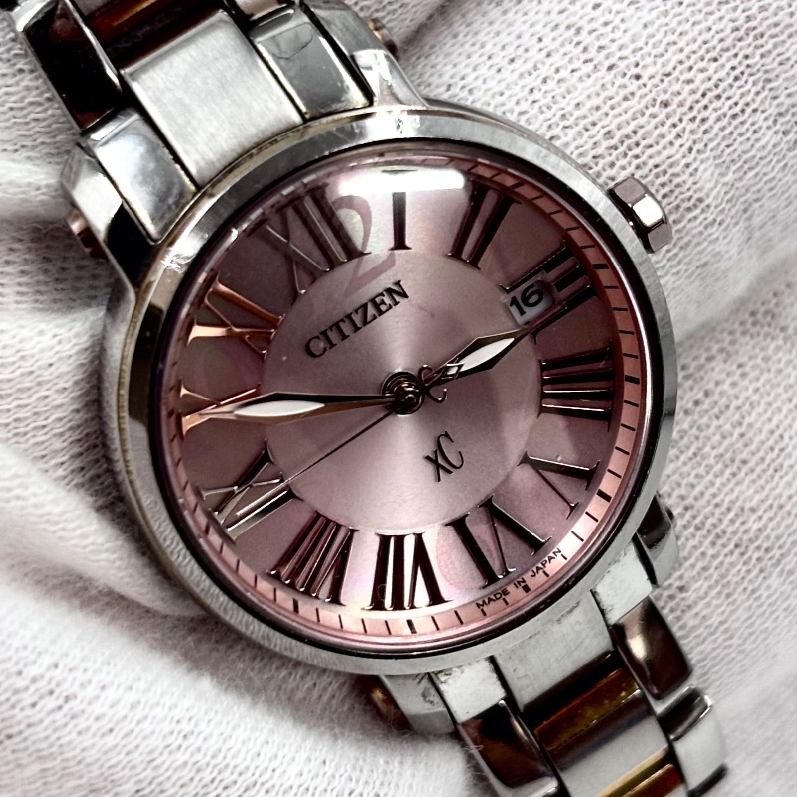 【稼働/北川景子モデル】CITIZEN/シチズン XC/クロスシー腕時計 電波ソーラー ローマンインデックス ピンク文字盤 デイト コンビ レディース