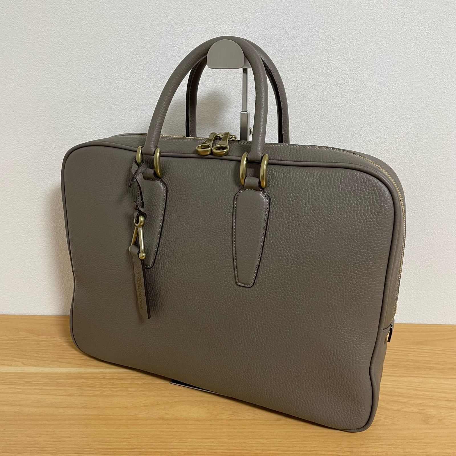 極美品 TOFF&LOADSTONE トフアンドロードストーン Vブリーフ ビジネスバッグ ブリーフケース レザー グレージュ グレー系 メンズ 17916
