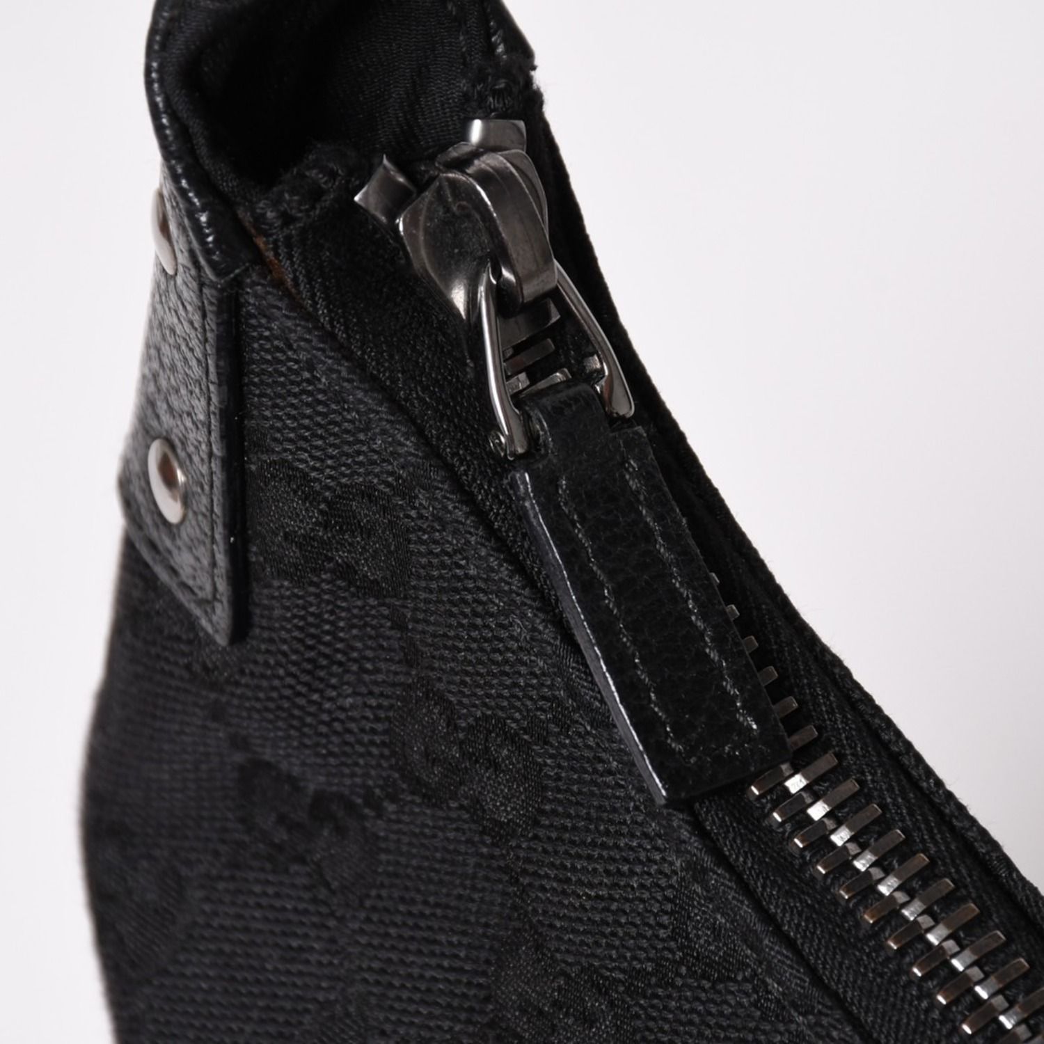 極美品 GUCCI グッチ ワンショルダーバッグ GGキャンバス 115002 ブラック シルバー金具 中古 4a002020 極美品 GUCCI グッチ ワンショルダーバッグ GGキャンバス 115002 ブラック シルバー金具 中古 4a002020