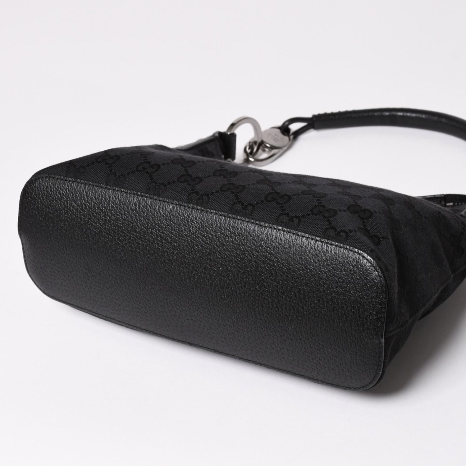 極美品 GUCCI グッチ ワンショルダーバッグ GGキャンバス 115002 ブラック シルバー金具 中古 4a002020 極美品 GUCCI グッチ ワンショルダーバッグ GGキャンバス 115002 ブラック シルバー金具 中古 4a002020