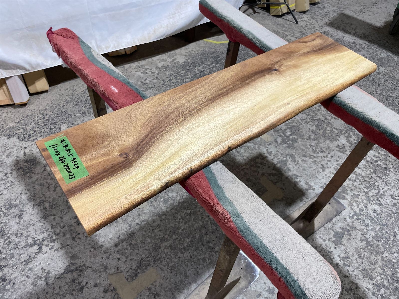 モンキーポッド9624　一枚板無垢 乾燥材　1100ｘ260-270ｘ23mm カウンター　センターテーブル　ダイニングテーブル