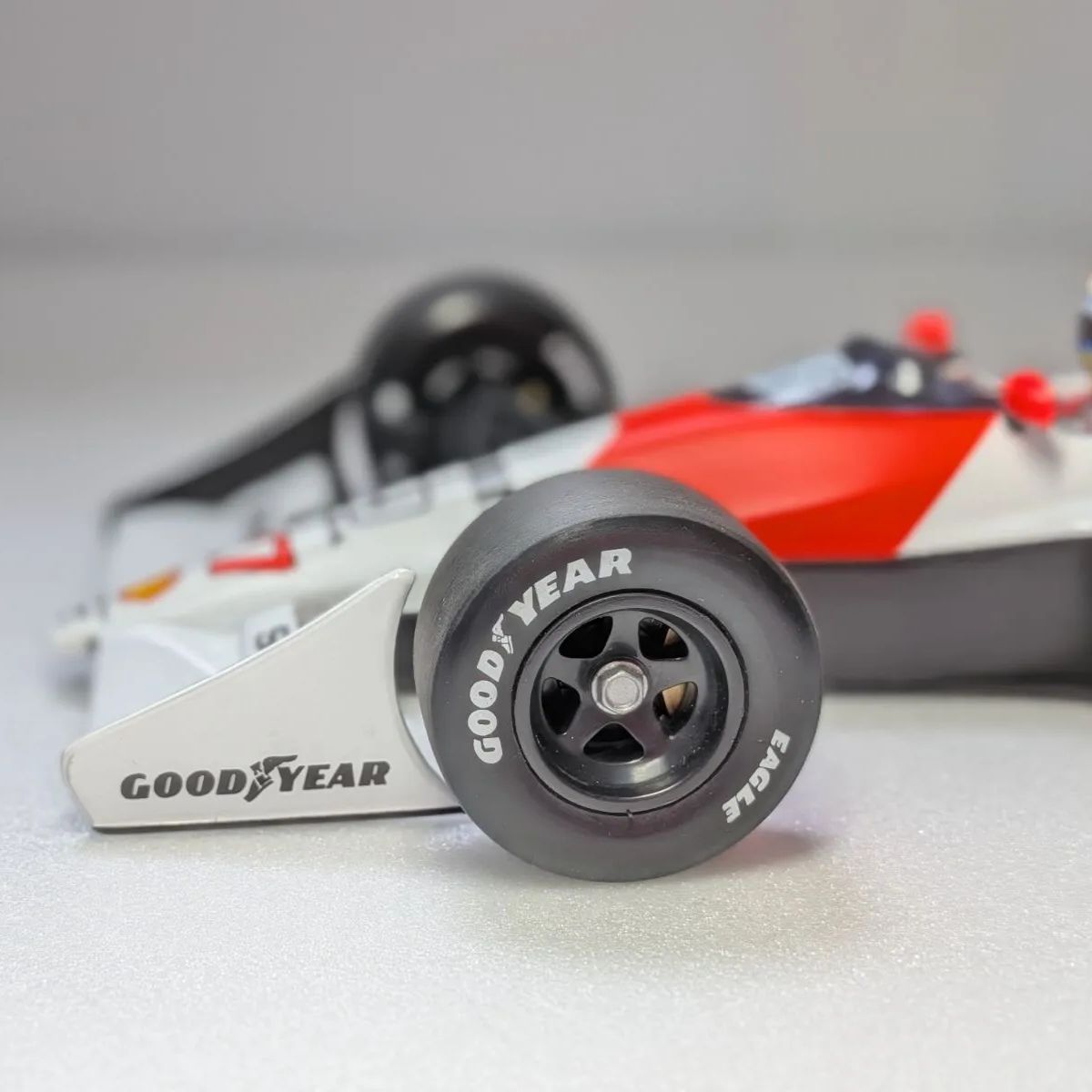 1/18 ミニチャンプス マクラーレン ホンダ MP4/5B アイルトン・セナ