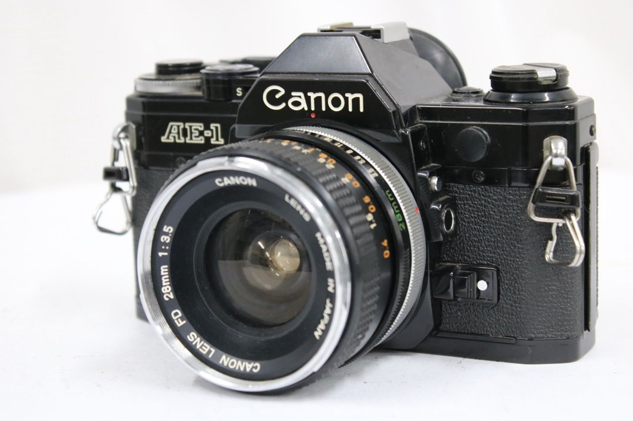 【返品保証】 キャノン Canon AE-1 ブラック FD 28mm F3.5 ボディレンズセット e13133