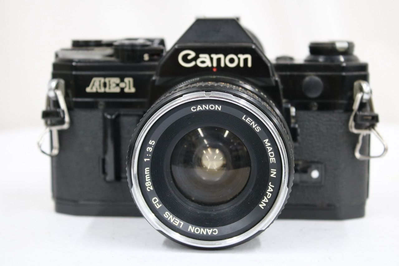 Canon AE-1 ブラック レンズ付 FD 28mm 3.5 動作品 返品保証】 キャノン Canon AE-1 ブラック FD 28mm F3.5 ボディレンズ