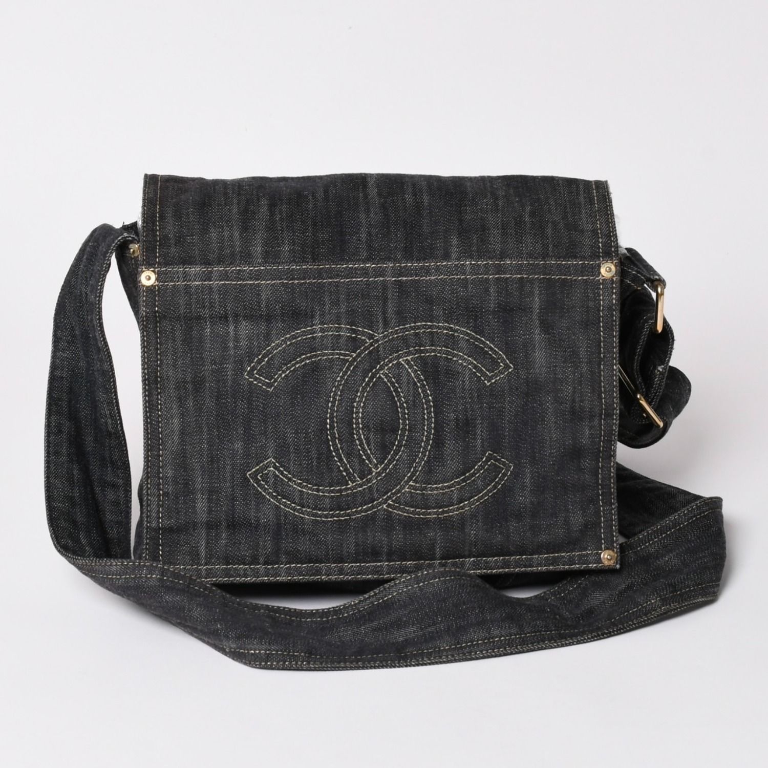 極美品 CHANEL シャネル ショルダーバッグ スパークリングデニム ココマーク ネイビー 10番台 A31987 ゴールド金具 中古 4a003073 247,500円