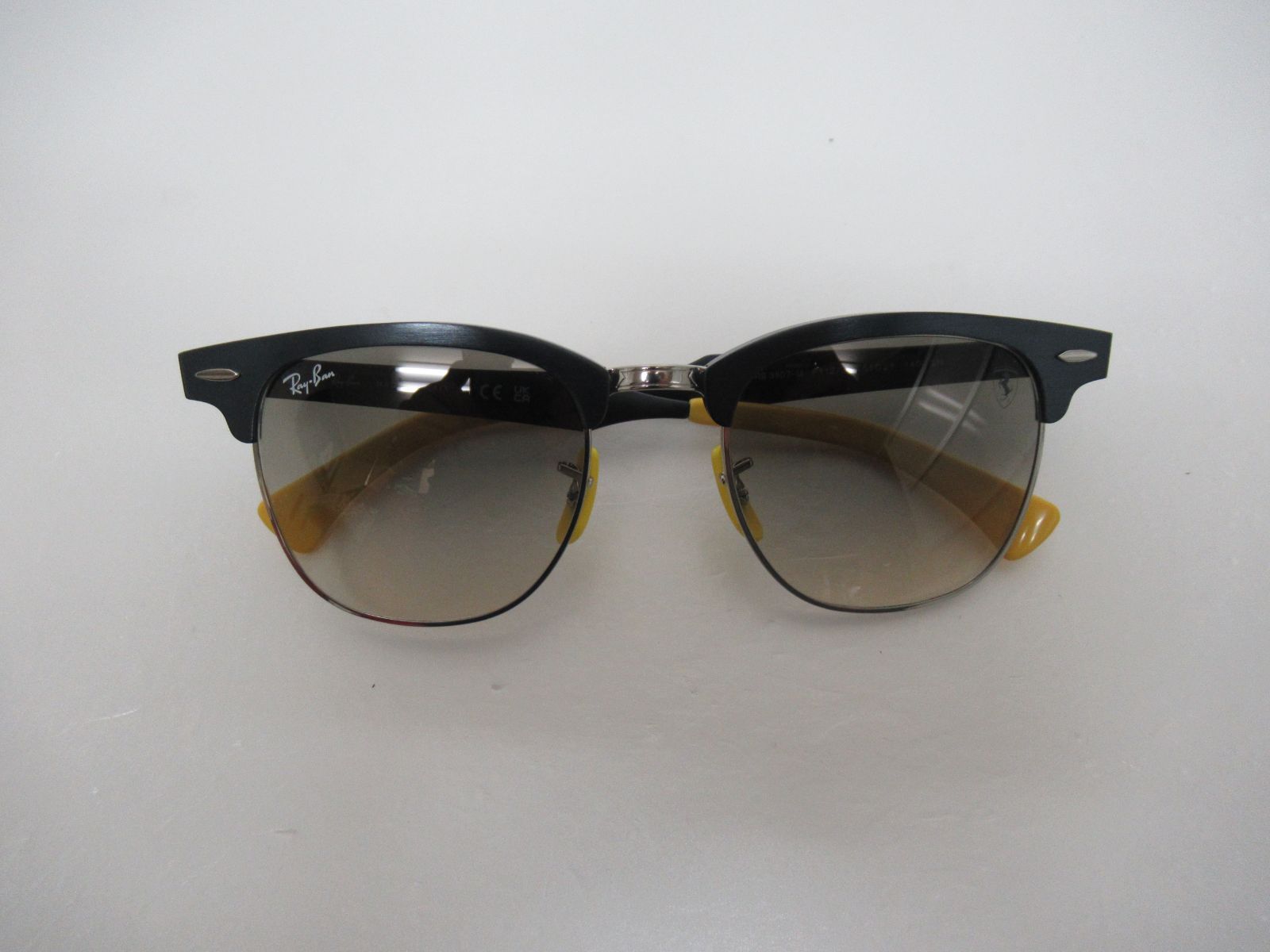 Ray Ban レイバン　RB3807M　フェラーリ　SCUDERIA FERRARI COLLECTION　サングラス　メンズ　ユニセックス　イタリア製　人気　定番　中古　度なし　即購入大歓迎　K581