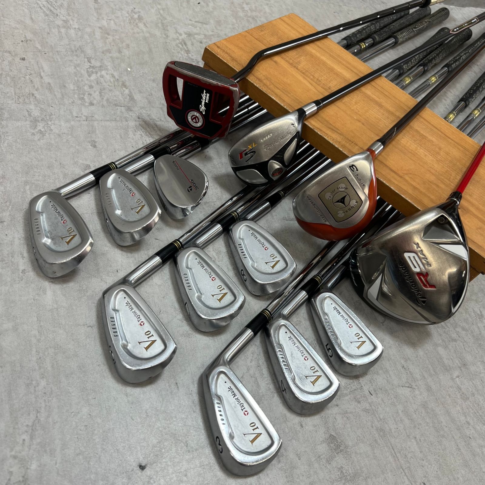 TaylorMade クラブフルセット13本 キャディバッグ新品交換 備品多数♪ TaylorMade テーラーメイド メンズゴルフ クラブセット 13本 右利き用
