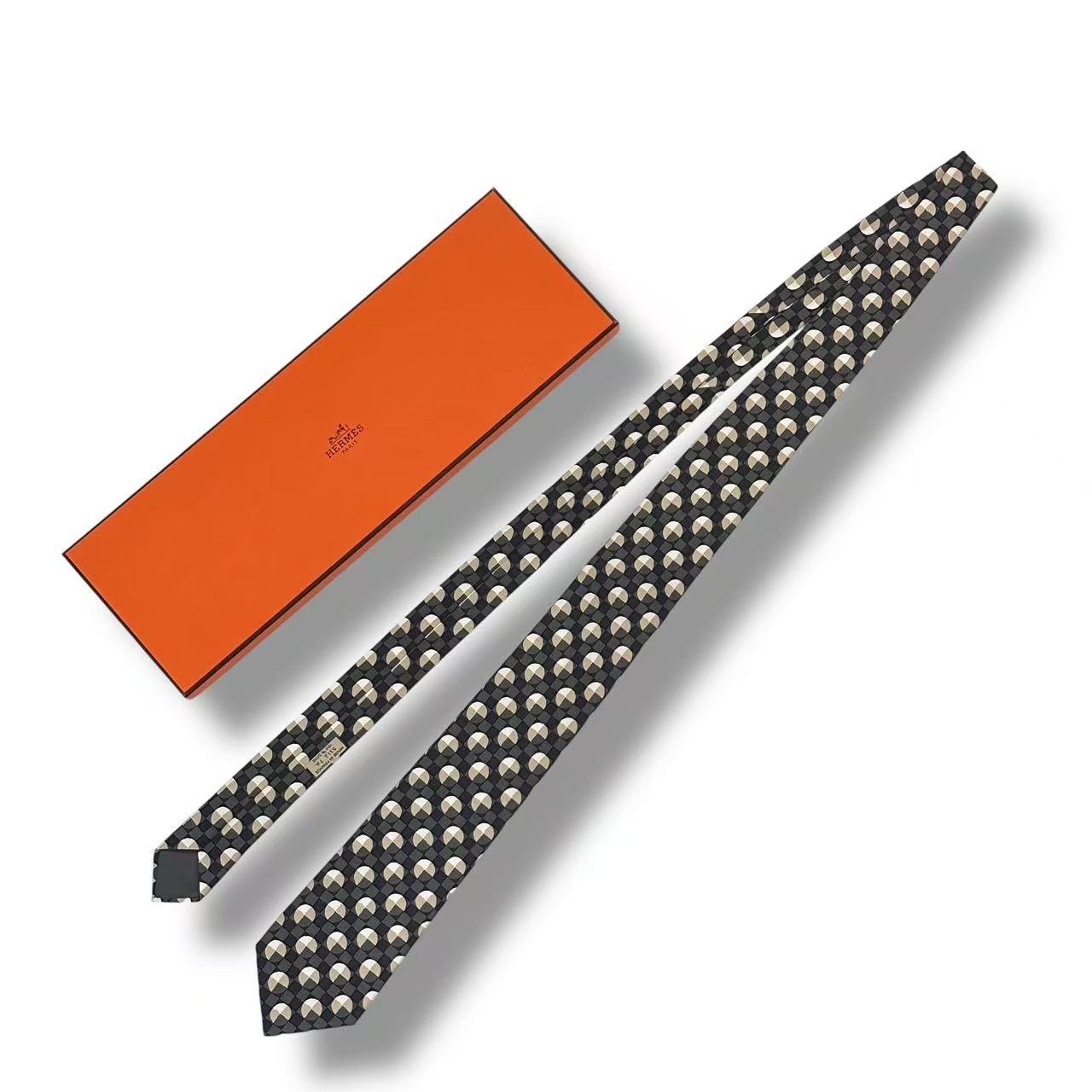 新品同様 HERMES エルメス ネクタイ シルク ロゴ 総柄 グレー