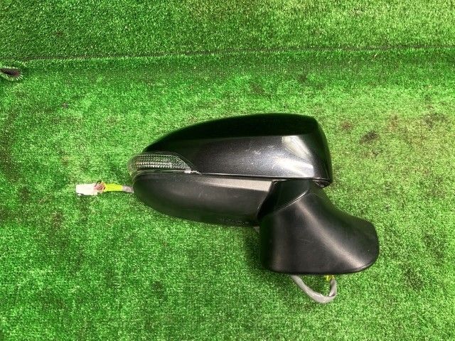 車 カローラフィールダー NKE165G 右サイドミラー・ドアミラー 