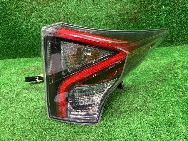 プリウス ZVW55 右テールランプ・テールライト Aプレミアム ツーリングセレクション イチコ 47-87,47-77 81550-47280 3T7