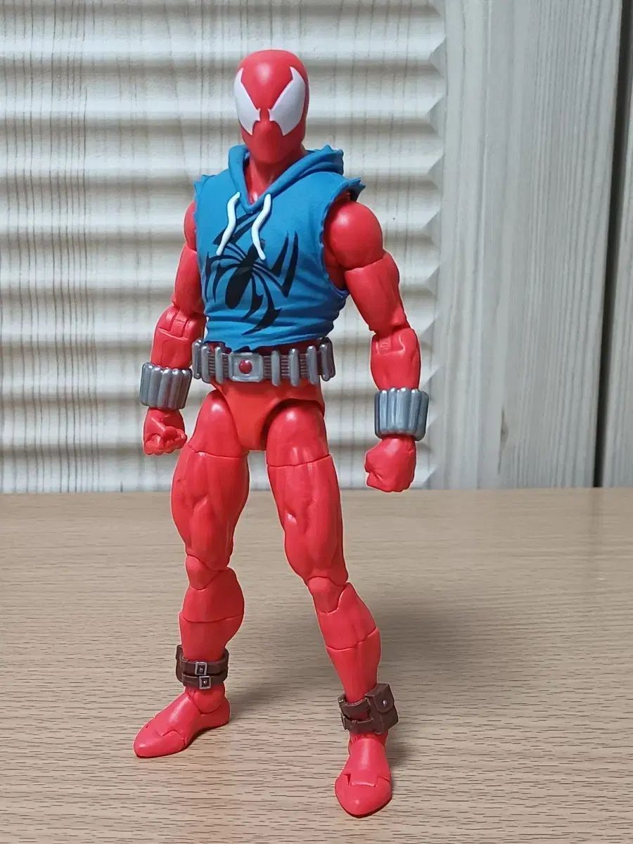 マーベルレジェンド レトロ スカーレット スパイダーマン 6インチ フィギュア