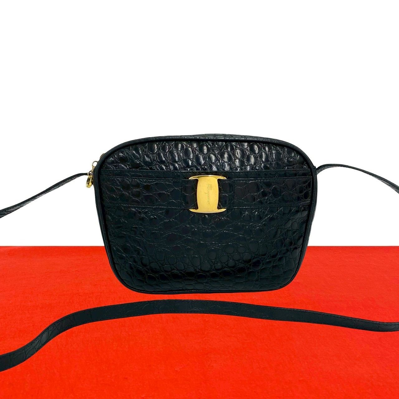 極 美品 Salvatore Ferragamo サルヴァトーレフェラガモ ヴィンテージ ヴァラ 金具 レザー セミ ショルダーバッグ ブラック 73909