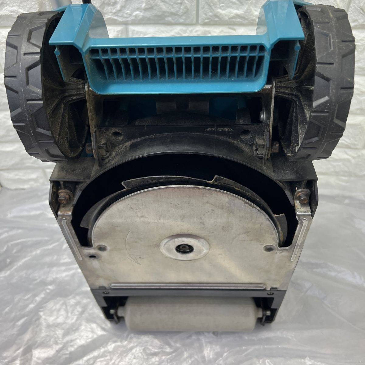 配送不可【引取限定】【下関店】マキタ MLM230D 230mm 充電式芝刈機 