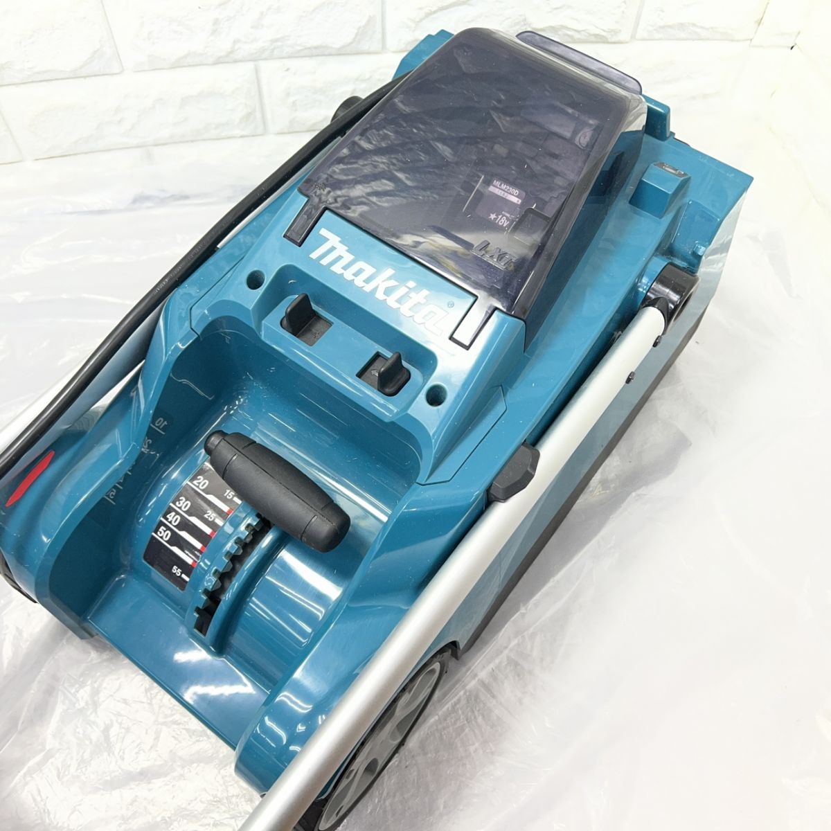 配送不可【引取限定】【下関店】マキタ MLM230D 230mm 充電式芝刈機 