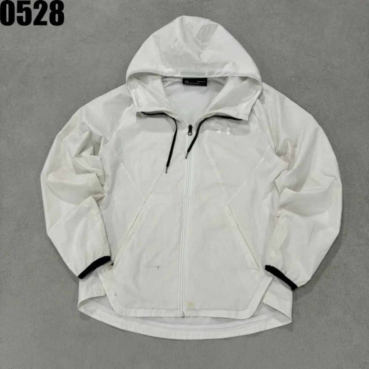 UNDER ARMOUR アンダーアーマー 白 WHO フード ウィンドブレーカー 