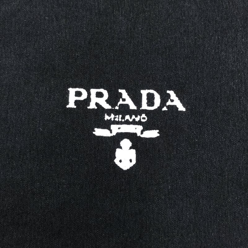 【中古】PRADA Vネック コットンポプリン 半袖Tシャツ XLサイズ ブラック UJM804 S221 1NXJ[66][240066190624] 中古】PRADA Vネック コットンポプリン 半袖Tシャツ XLサイズ ブラック
