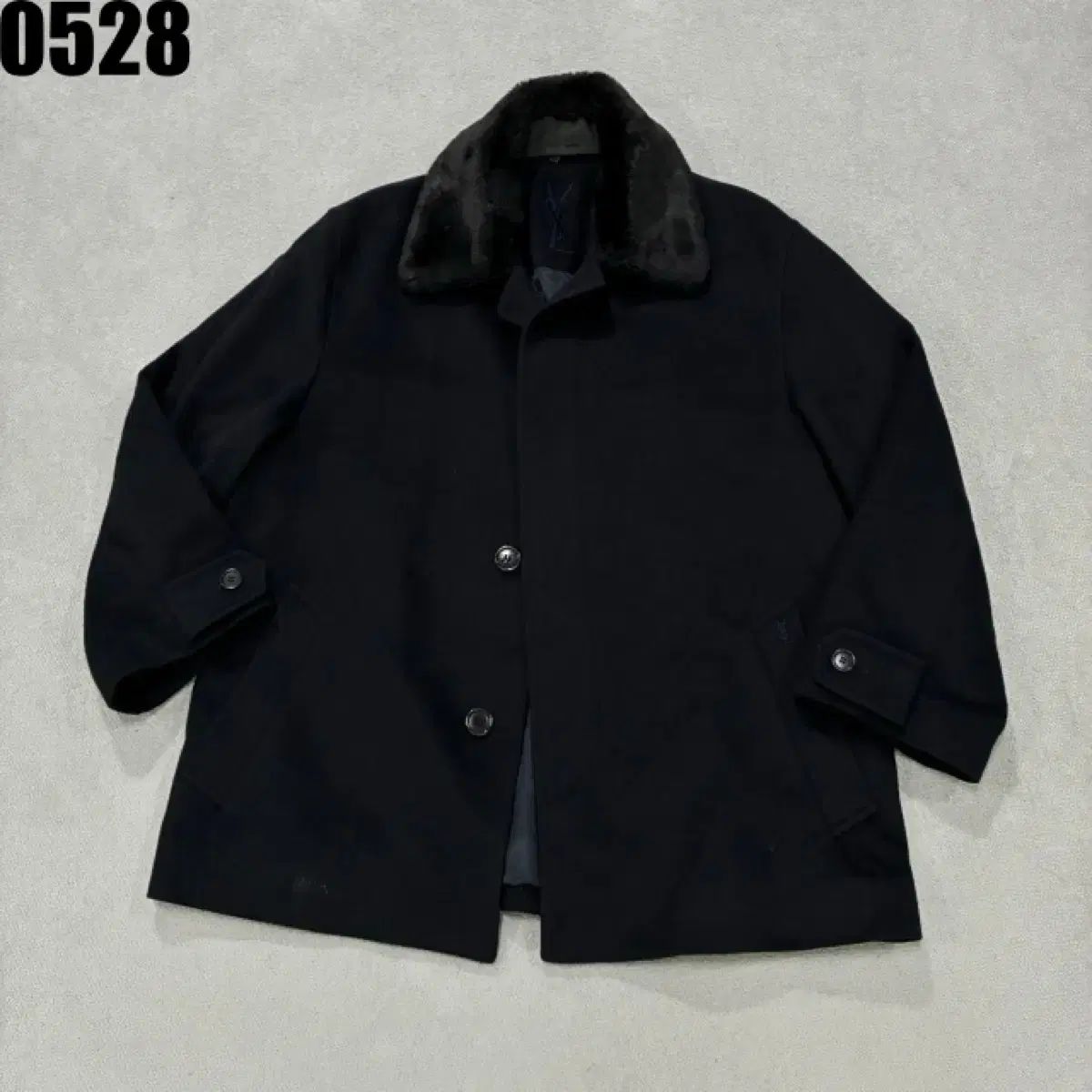 YVES SAINT LAURENT イヴ・サンローラン ブラック ファー Kara（カラ）コート 105