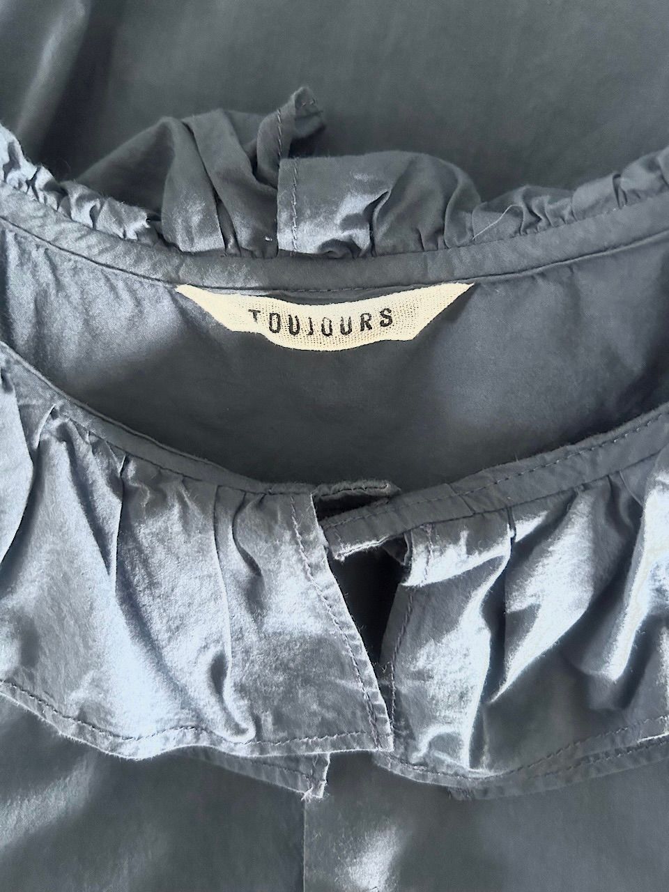 美品】TOUJOURS コットンフリルカラーノースリーブブラウス - メルカリ