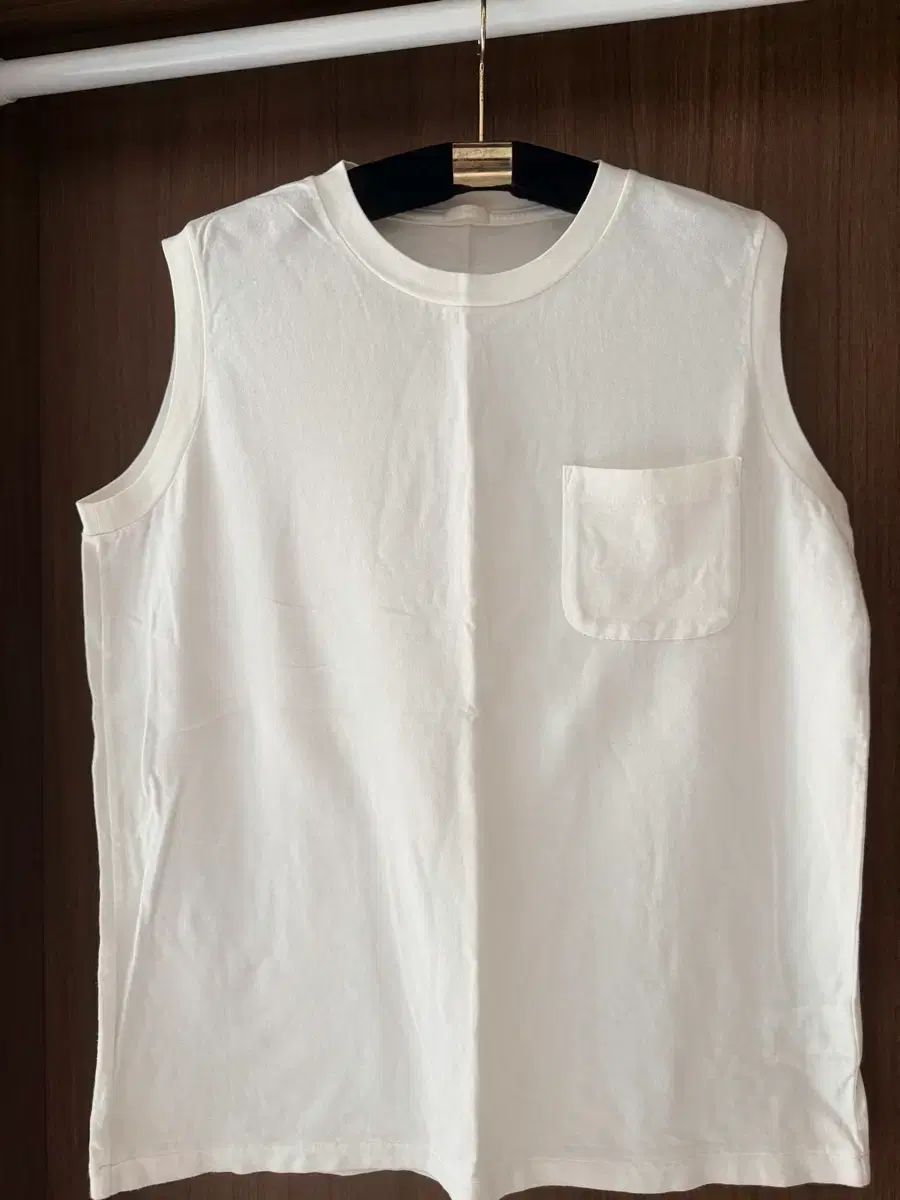 comoli スリーブレス シャツ