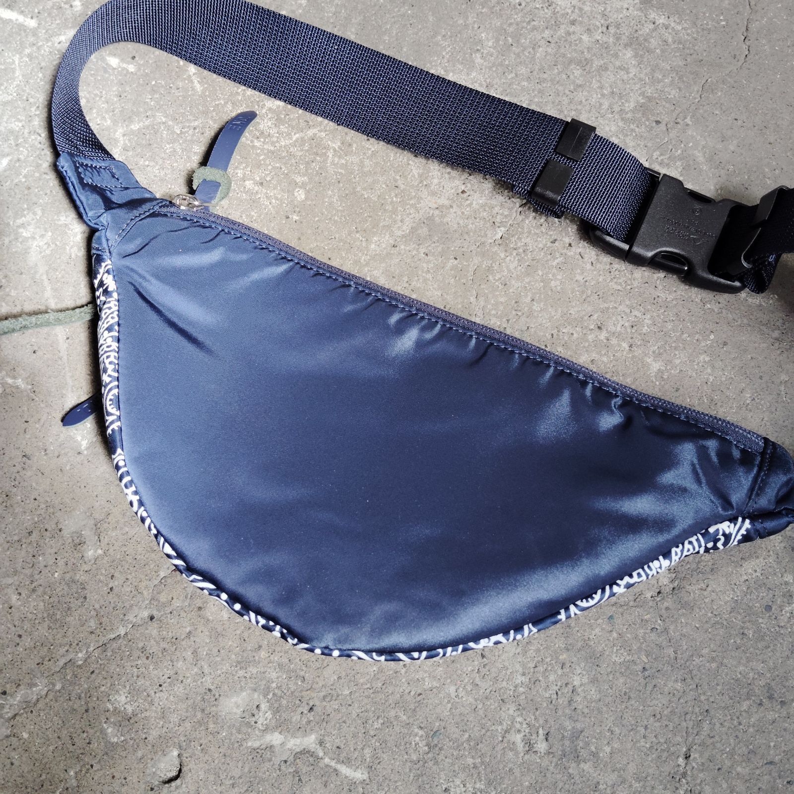 × PORTER ウエストバッグ　日本未発売　レア バンダナ柄 END x PORTER END. バンダナ エンド ポーター ネイビー BAG WAIST BANDANA バッグ