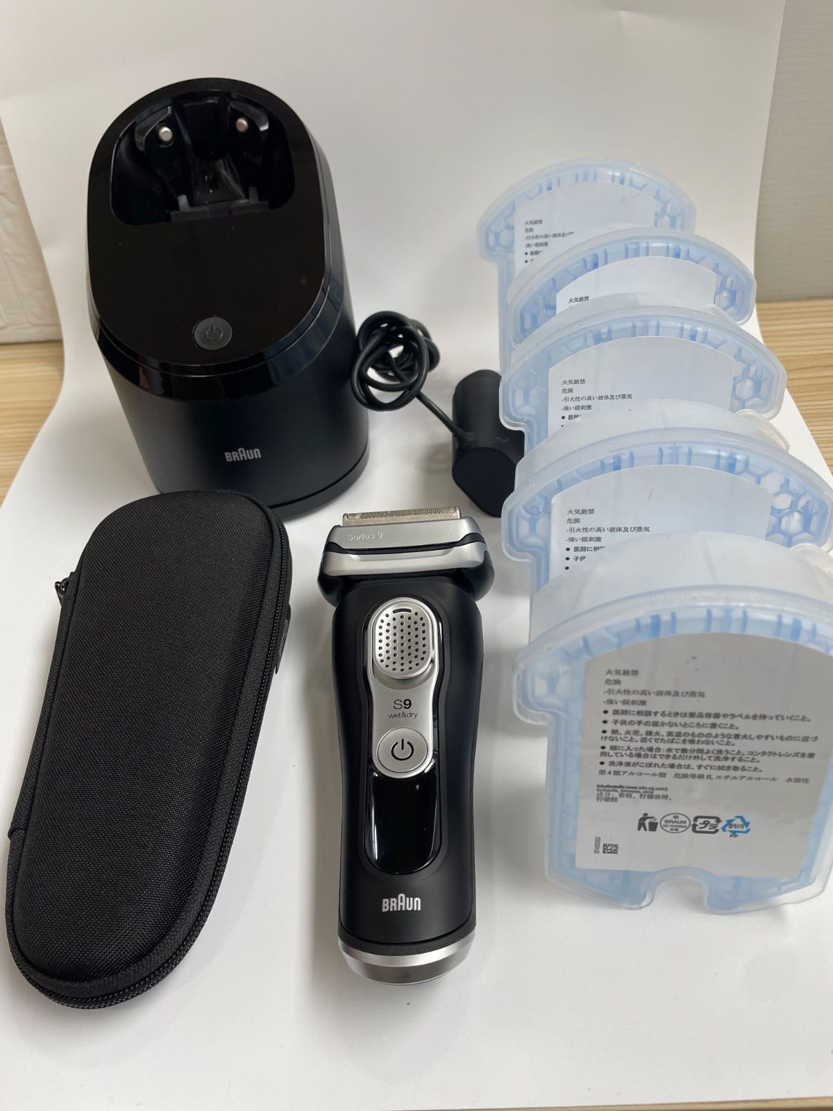 BRAUN 電気シェーバー　S9 ウエット&ドライClean&Renew