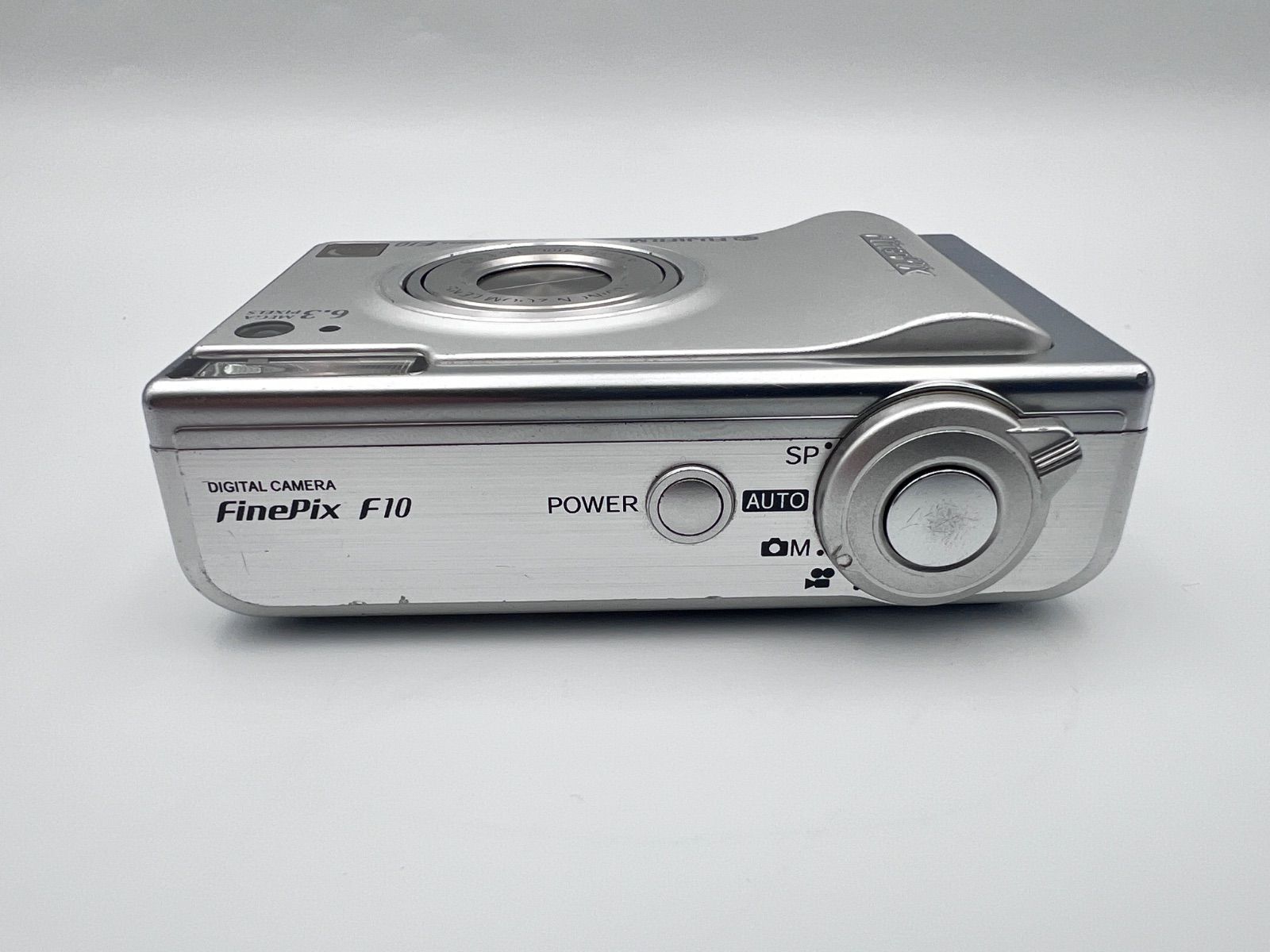 FUJIFILM FINEPIX F10 シルバー　デジカメ【ジャンク扱い】 CAM92// Fujifilm FinePix F10 シルバー - メルカリ