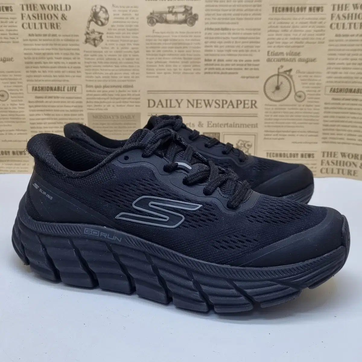 SKECHERS マックスクッショニング レディーススニーカー 24センチ