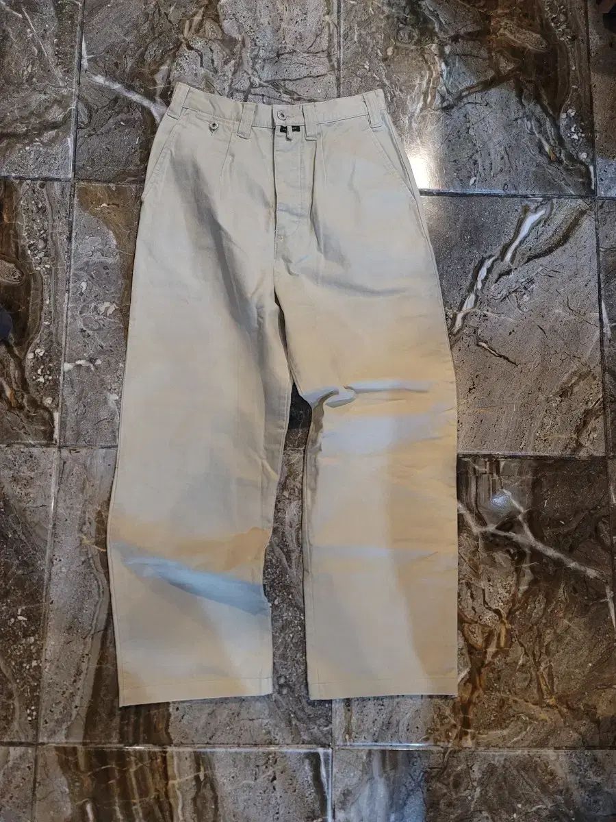 ナイジェル ケーボン ベージュ ワイド チノパンツ