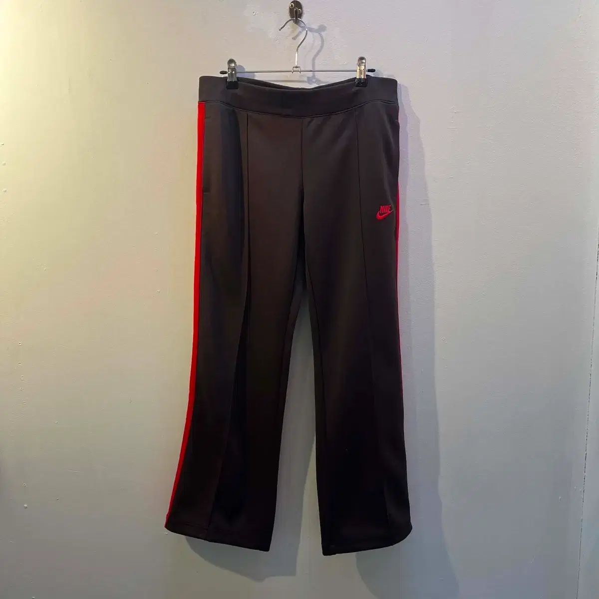 L NIKE チョコブラウン ブーツカット フレア ガールズ トレーナー パンツ