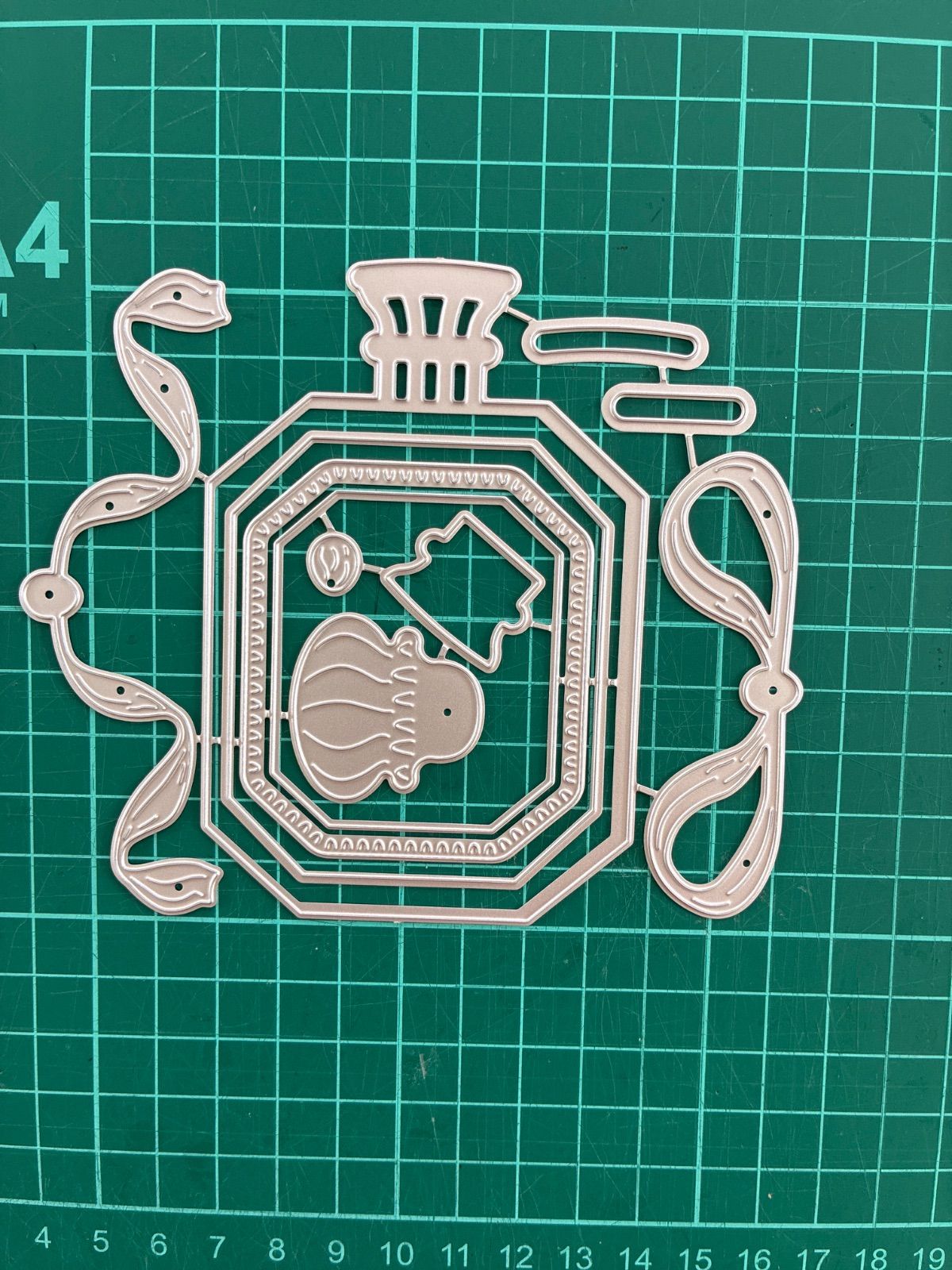 カッティングダイ 香水 4537 - メルカリ
