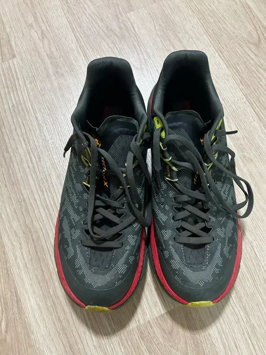 HOKA ONE ONE テクトンx