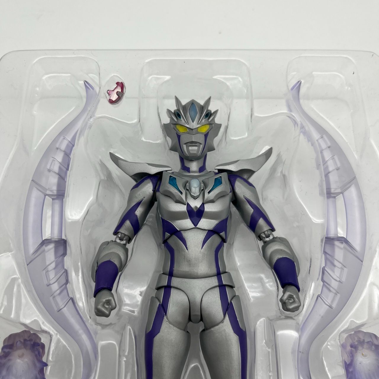 □バンダイ アクションフィギュア S.H.Figuarts ウルトラマンゼロ