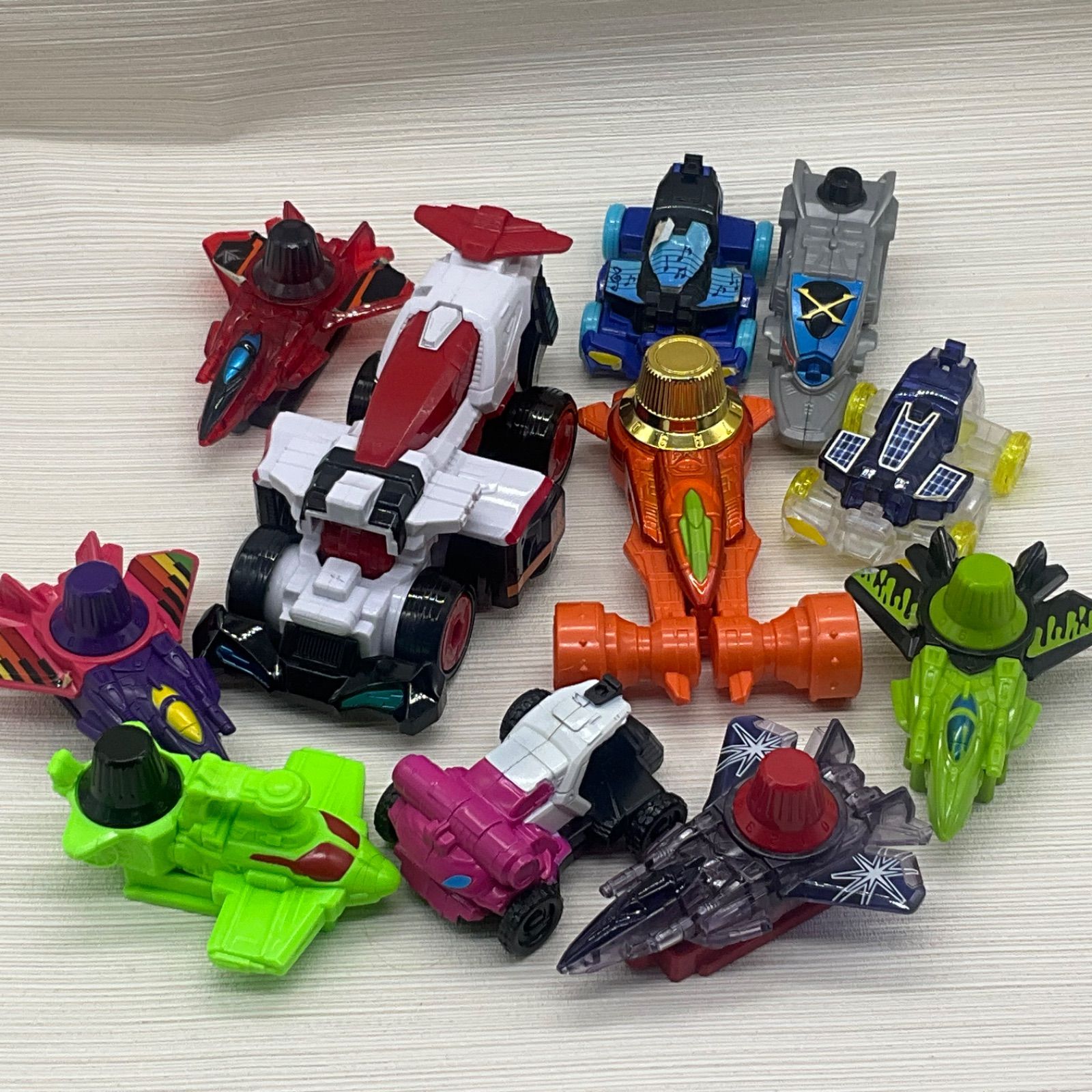 Current product Kaitou Sentai Lupin Ranger vs. Keisatsu Sentai Patranger bundle set VS Vehicle Trigger Machine 1 and others are mini plastic series magazine appendix Patren 1 scratches, stains, feeling of use only those in the photo cannot be sold separately