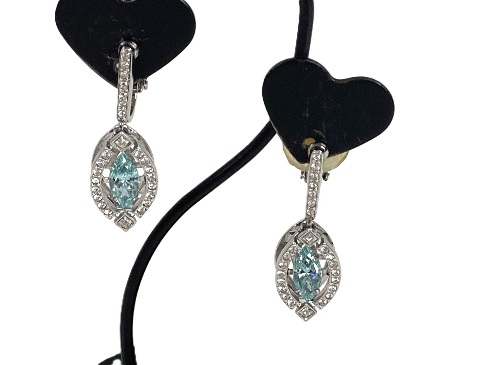 スワロフスキー　SWAROVSKI　クリスタル　スパークリング ダンス　イヤリング　ライトブルー×シルバーカラー　送料無料