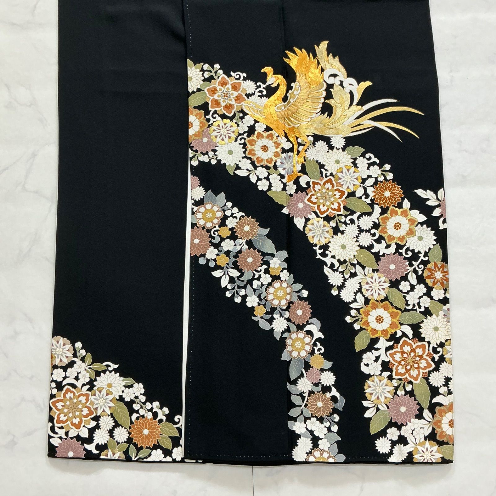 YK-010 五つ紋の黒留め袖 落款 正絹 広衿 袷