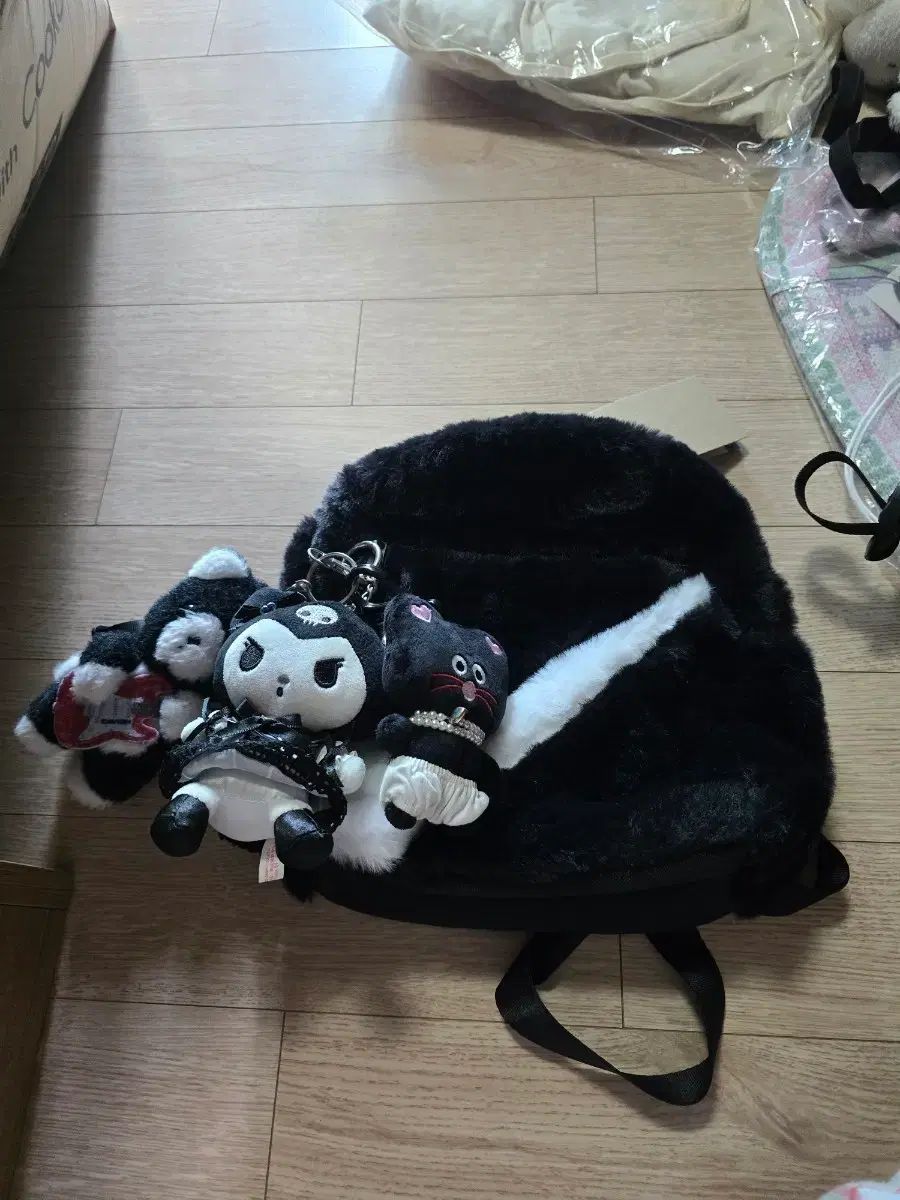 ナイキ プーサン CHUU ミニ ファー バックパック + キーホルダー