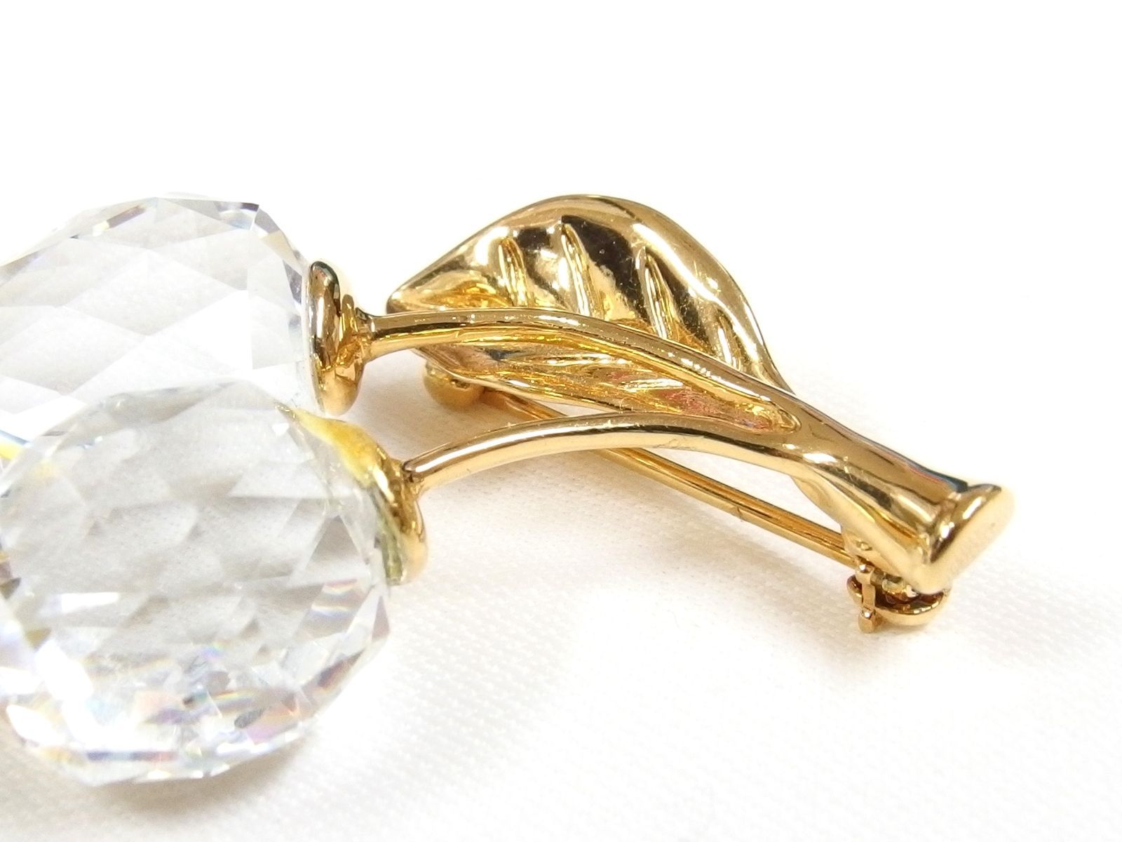SWAROVSKI スワロフスキー チェリー ブローチ - メルカリ