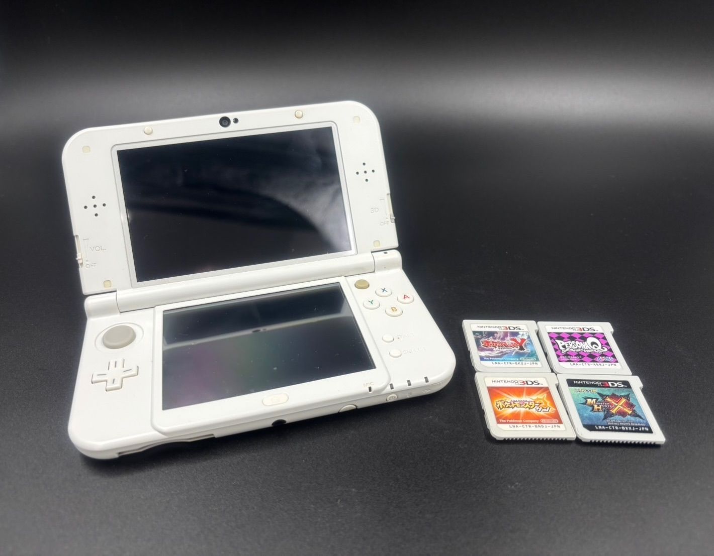 ニンテンドー3DS LL ホワイト (任天堂 Nintendo)ソフト4本付き