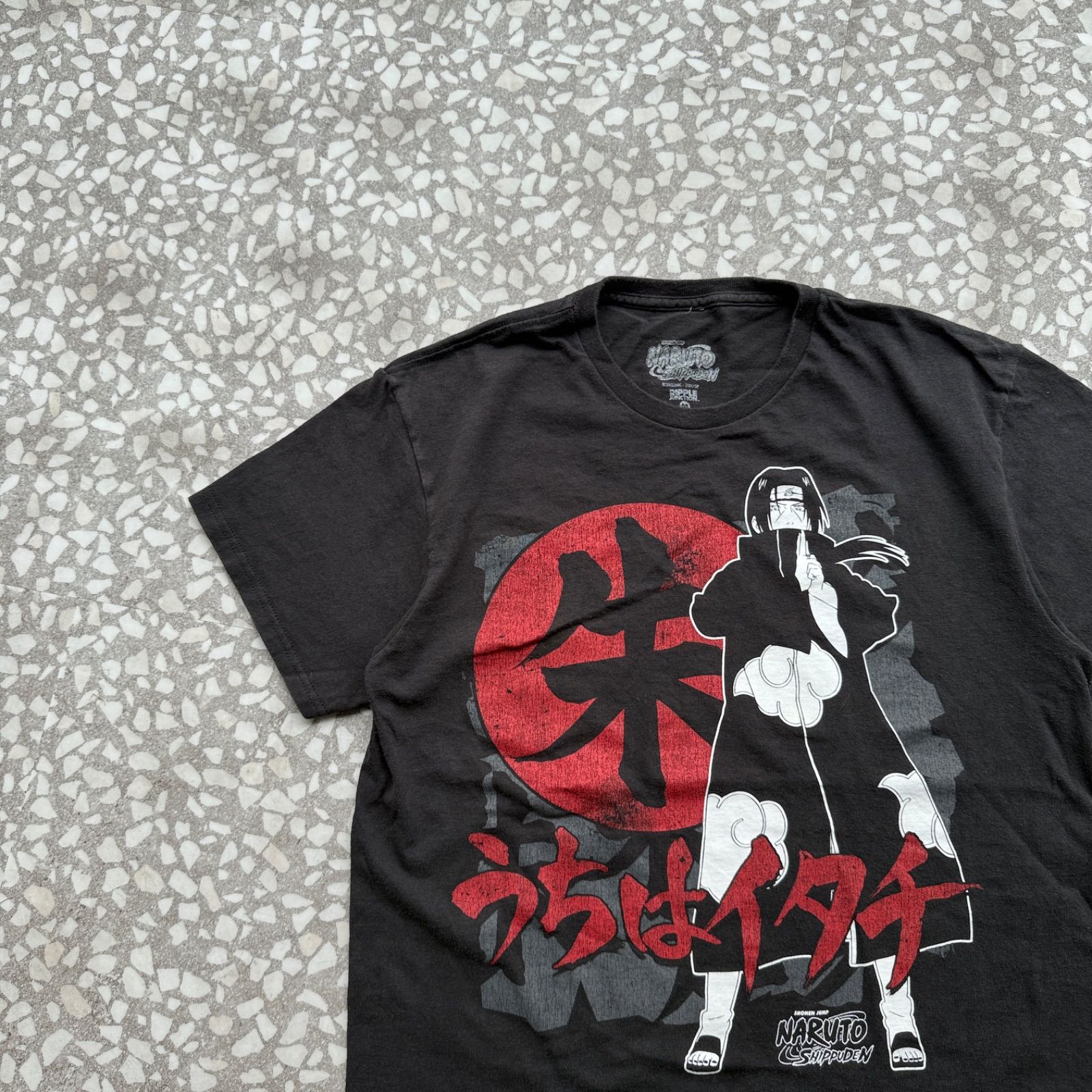 NARUTO / 朱 うちはイタチ print T-shirt なると テレビ東京 暁 サスケ