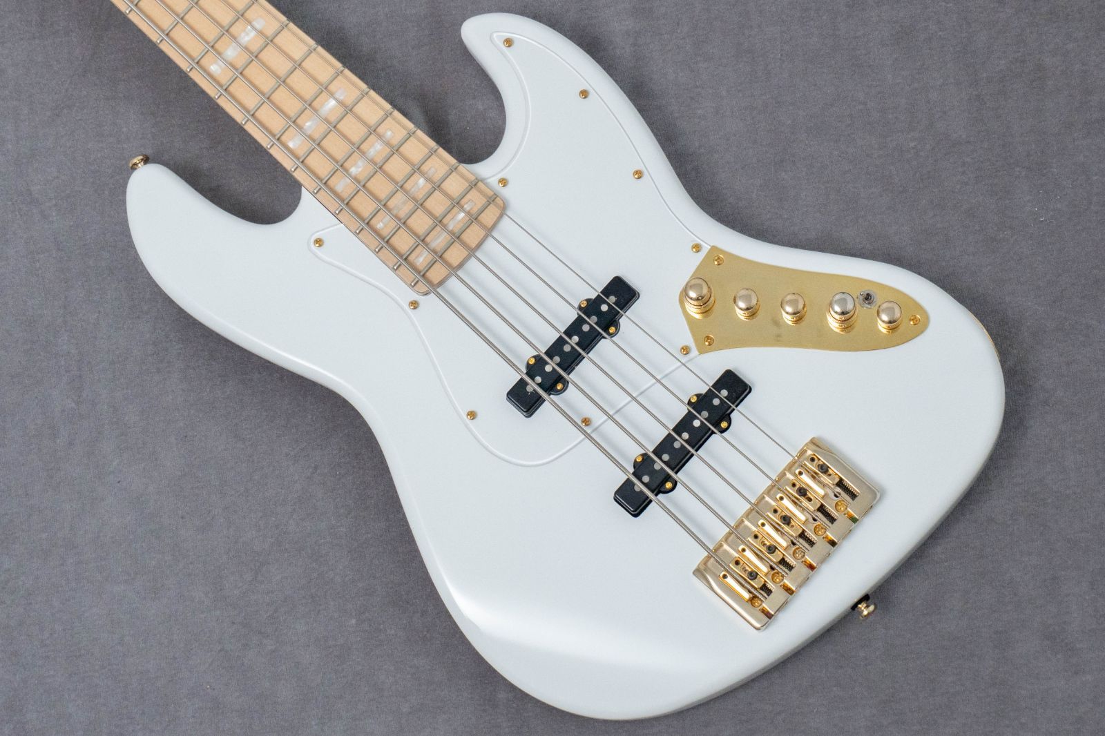 【new】Swing Guitars / Jazz Deluxe 5 White 4.67kg #26010007【GIB兵庫】【PLEK調整済】【サウンドメッセ展示品】エレキベース
