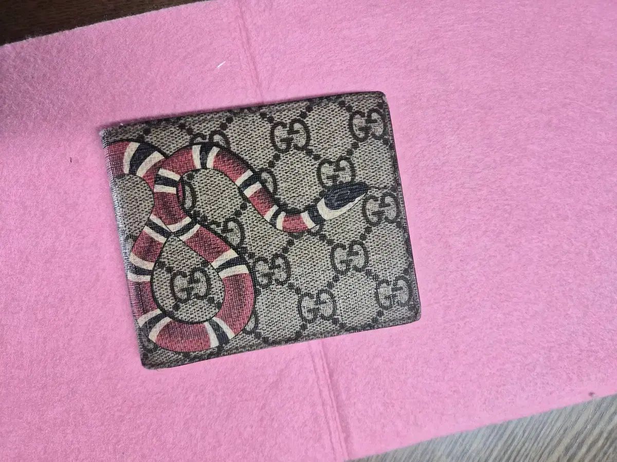 グッチ正規品 スネーク 二つ折り財布