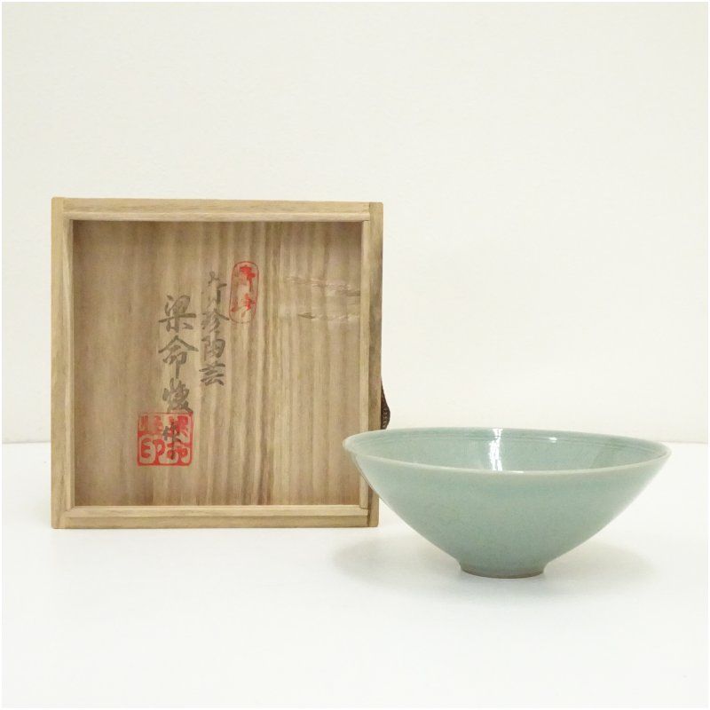 青珍窯　梁命煥造　高麗青磁茶碗（共箱） 茶道 抹茶 おしゃれ 抹茶茶碗 抹茶碗 和食器 レトロ 茶器 骨董 茶わん 茶会 茶の湯