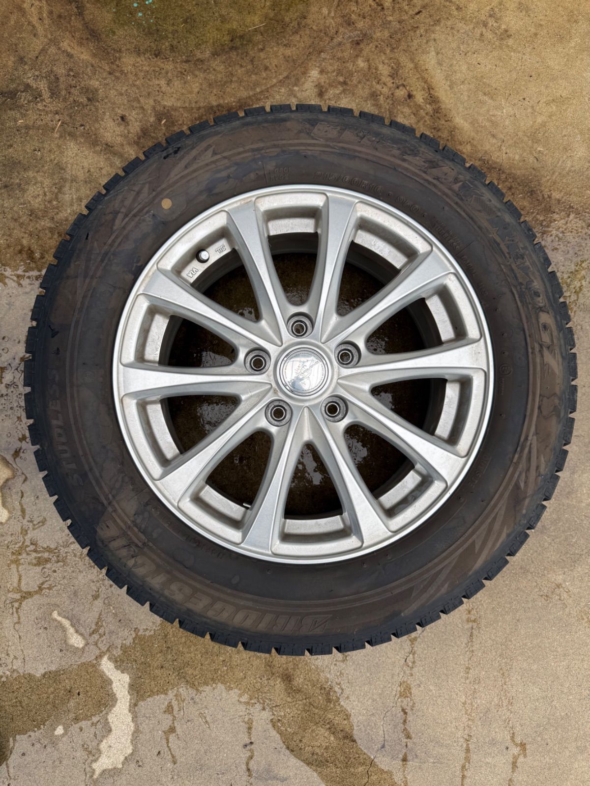 ENERGY LINE ホイールタイヤ付き　VEZELに使用　中古　215/60R16 スタッドレス