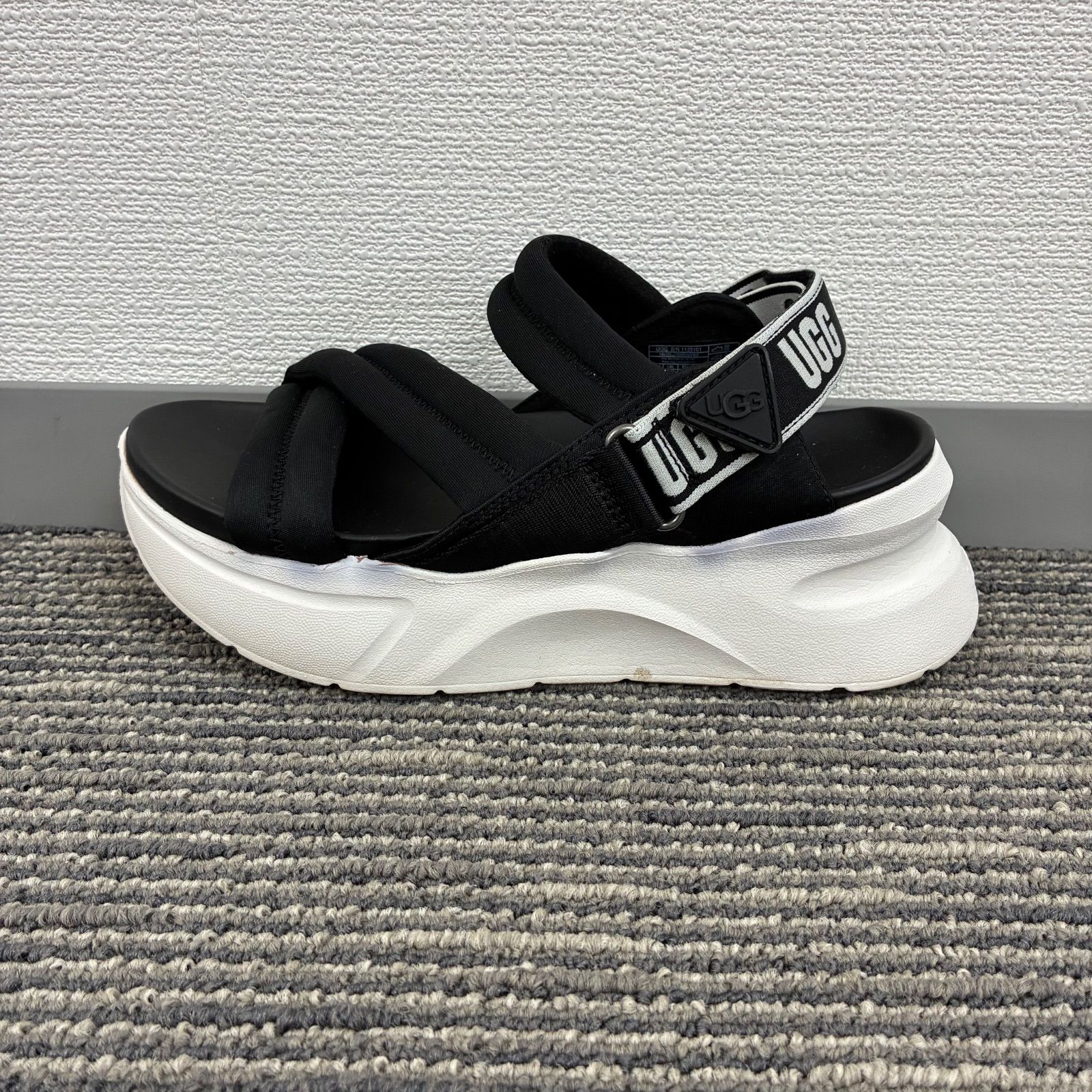 RN26 UGG アグ LA SUN スポーツサンダル ロゴストラップ 厚底 ブラック 