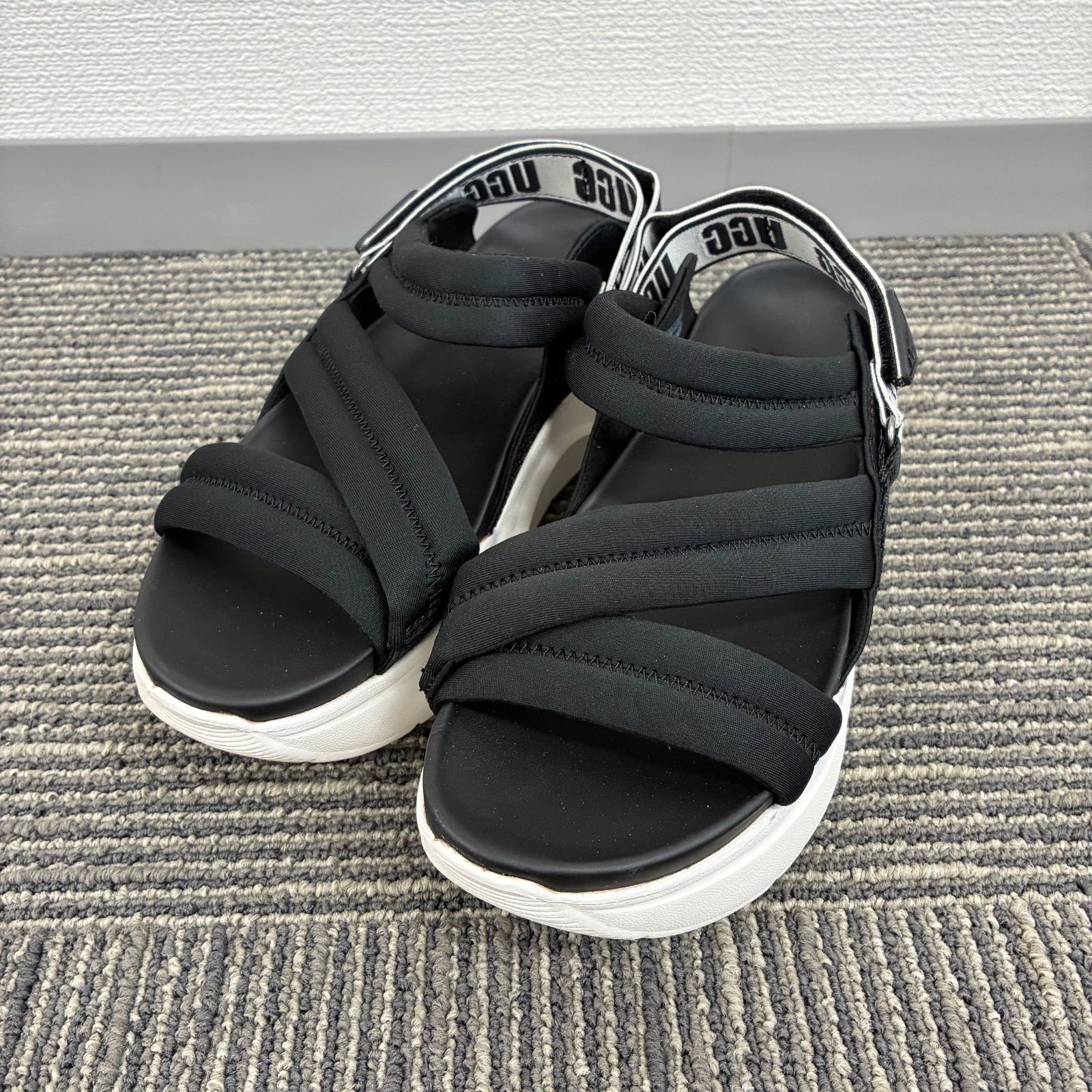 RN26 UGG アグ LA SUN スポーツサンダル ロゴストラップ 厚底 ブラック 